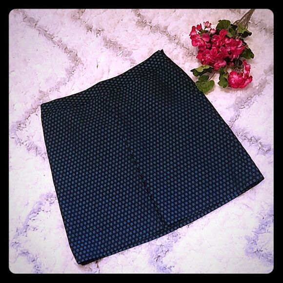 LOFT Professional Single Pleat Pencil Skirt - Picture 8 of 11